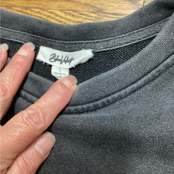 Blue Velvet oversized terry sweatshirt. Charcoal gray with denim star appliqué. - Picture 5 of 12